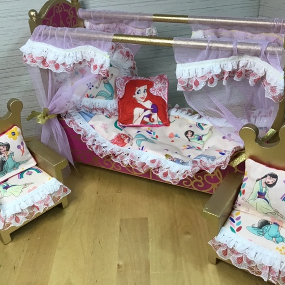 Princess Doll and Princess Bed - Picture 6 of 11